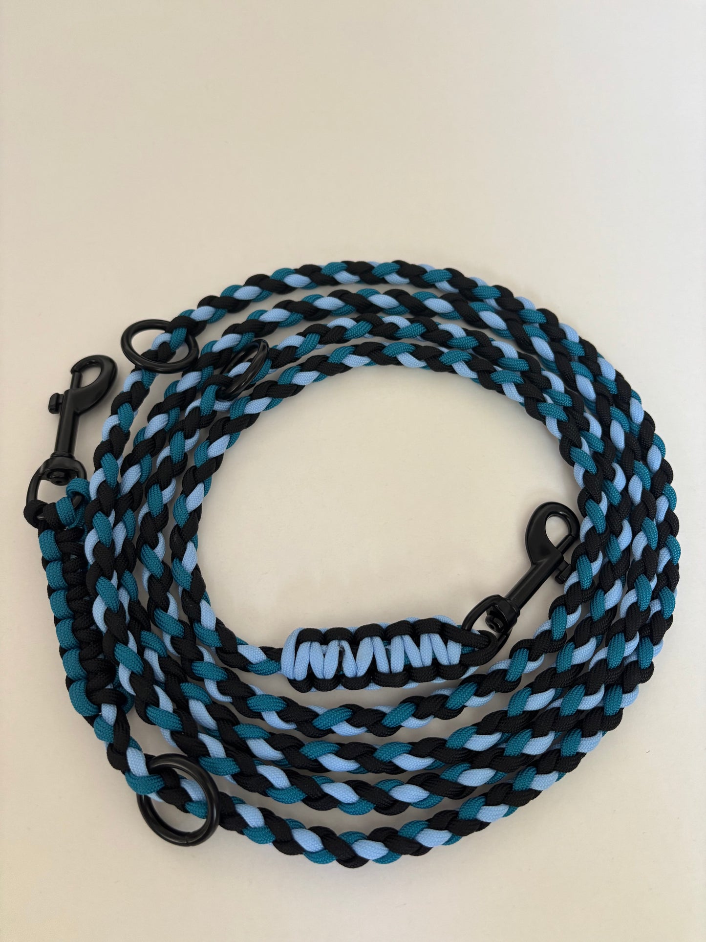 Paracordleine in blau, türkis und schwarz