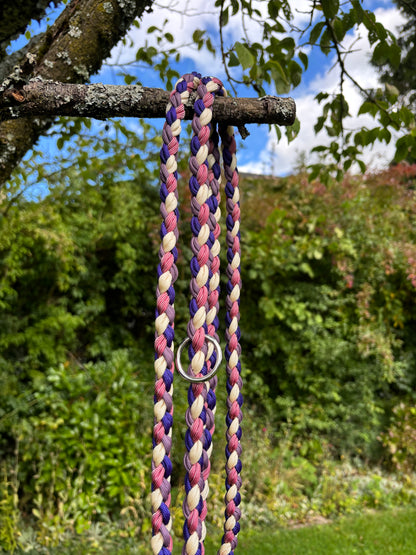 Hundeleine aus Paracord in lila, rosa und weiß